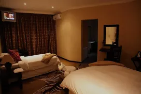 African Lodge - Image 3