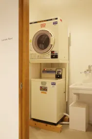 The Lower East Nine Hostel - Image 4