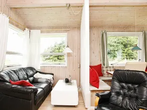 Spacious Holiday Home in Lønstrup With Indoor Whirlpool - Image 2