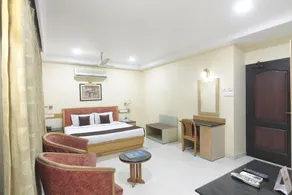 OYO Flagship 342 Anna Nagar-MMM Hospital - Image 2