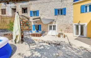 Beautiful Home in Divsici With Wifi and 4 Bedrooms - Image 5