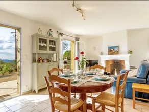 Detached holiday home near the truffle capital of Aups, with a shared swimming pool - Image 4