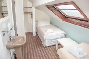 Leonardos Guest House - Image 5
