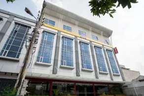 Merlion Hotel by OYO Rooms - Image 4