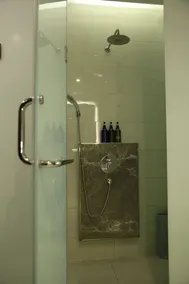 Crown Crystal Hotel - Image 3