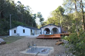 Quiet Rural Retreat with Spa - Image 5