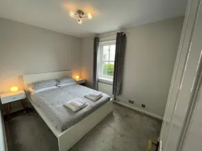 Beautiful 2-bed Apartment in Renfrew - Image 5