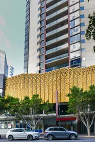 Exquisite Apartments Docklands - Image 4