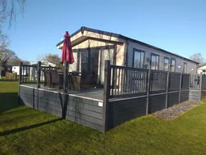 Superior 6 Berth Holiday Home in Suffolk, - Image 5