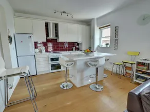 Modern Apartment in Deal Kent With Parking - Image 3