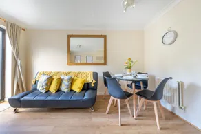 Pierocks Wickets Luxury Entire House, Free Parking and Wi-fi in Maidenhead - Image 2