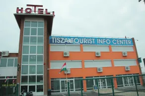 Tisza Corner Hotel - Image 5