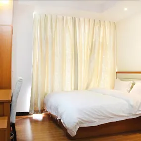Yinli Business Hotel - Image 4
