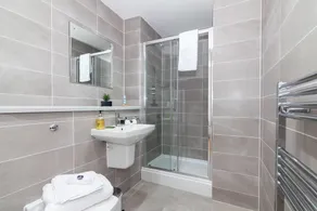 Stunning Studio Apartment in Salford Quays - Image 4