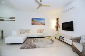4 Cascade Luxury House on Fairway - Image 2