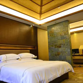 Yazhi Collection Hotel - Image 2