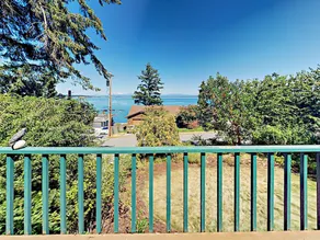 Puget Sound Views W/ Private Beach 4 Bedroom Home - Image 3