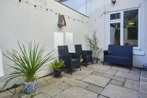 Host Stay High Street - Image 2