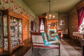 The Simmons -  Bond Inn - Image 5