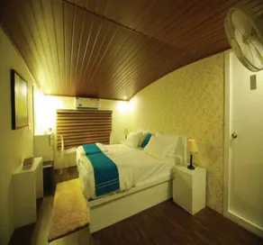 India Vacationz Houseboat - Image 5