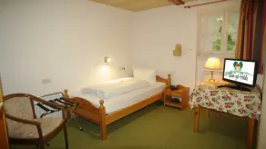 Land-gut-Hotel Räuber Lippoldskrug - Image 2