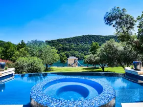 The Arrive Ridgeview Lakefront Estate 5 Bedroom Home - Image 5