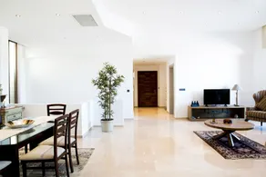 Important Group Villa Ata - Image 3