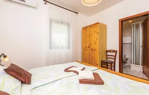 Awesome Home in Klenovica With Wifi and 3 Bedrooms - Image 4