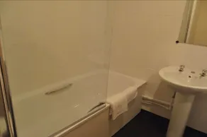 Almond House Lodge - Image 4