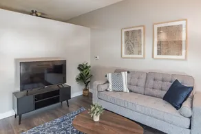FRONTDESK Flux Apts Downtown Des Moines - Image 2
