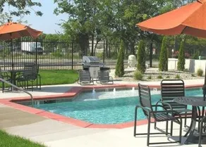 2BR Park Ave Townhome with parking by Cozysuites - Image 4