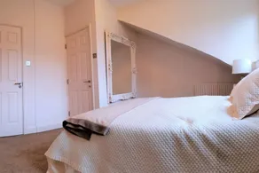 2 Bedroom Mews House in Maida Vale - Image 2