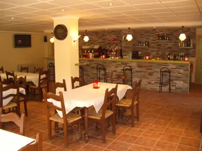 Hostal Camping Rio Segura - Image 5