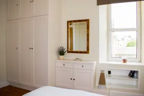 Bright and Spacious Home by Leith Walk - Image 5