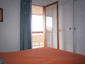 Comfortable Apartment on the 10t Floor With Seesight and Balcony - Image 4