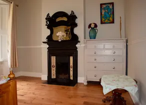 Stylish 4 Bedroom Cottage near Botanical Gardens - Image 3