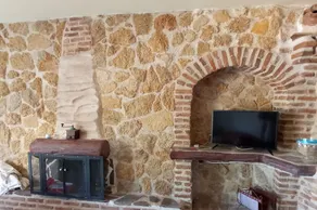 Traditional Hilltop Maisonette With sea View - Image 3