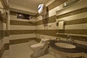 The Paramount Inn by OYO Rooms - Image 2