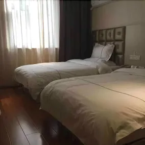 Super 8 Hotel - Image 2