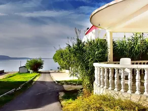Tranquil Holiday Home in Metajna With Balcony - Image 5