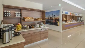 Holiday Inn Express HAMBURG CITY CENTRE - Image 2