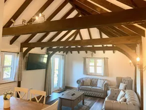 Boutique 3-bed Cottage in Hellingly - Image 5