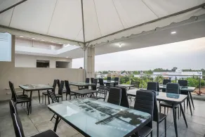 Hotel Blue Spring by OYO Rooms - Image 4