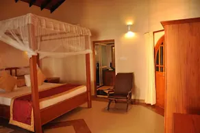 Warahena Beach Hotel - Image 2