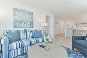 Harbourtown Suites Luxury Condo - Image 3