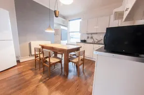 Spacious 2 Bedroom Flat in Queens Park - Sleeps 6 - Image 4