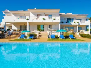 Villa Bella Vista - moradia elegante com piscina aquecível e jacuzzi na Galé, Albufeira - Image 4