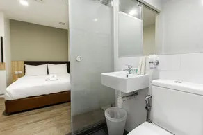 Q LOFT Hotels@Mackenzie - Image 4