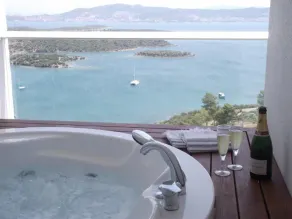 2 Bed Penthouse Apartment With Stunning Sea View - Image 5