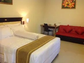Hotel Pacific - Image 4
